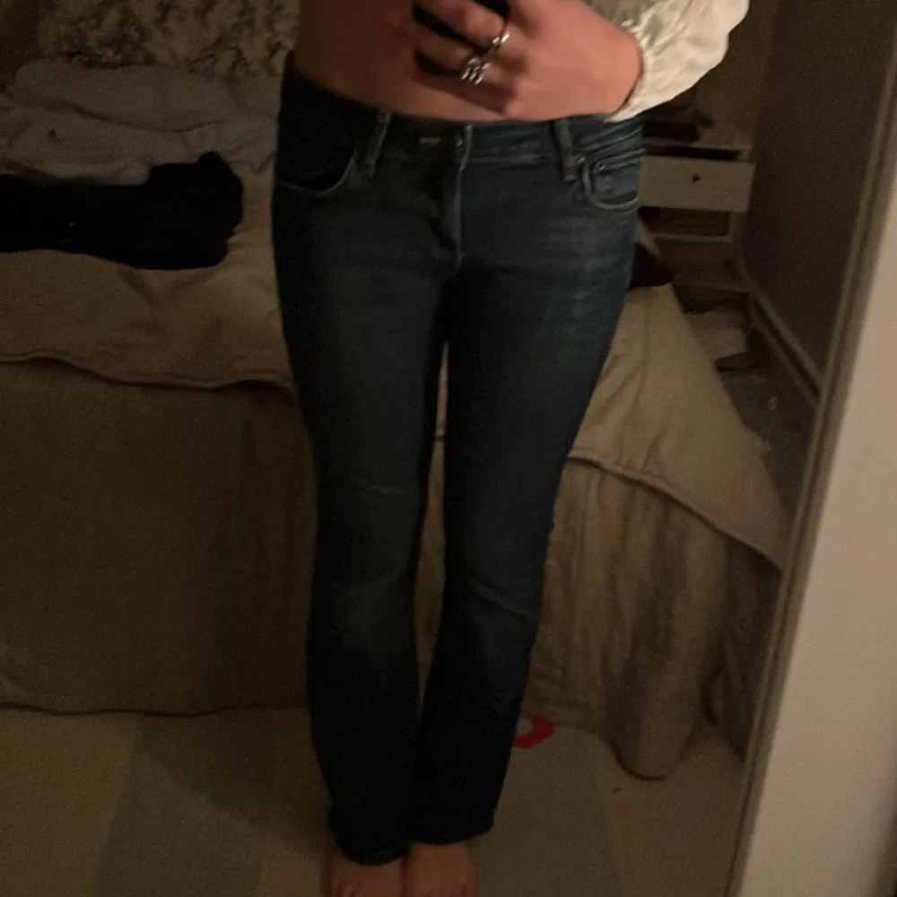 Ett par blå low waist jeans från zara! 💕. Jeans & Byxor.