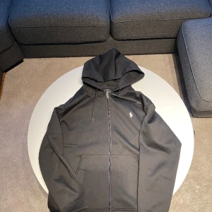 Ralph Lauren Kofta - Knappt använd Ralph Lauren kofta säljs för 599kr