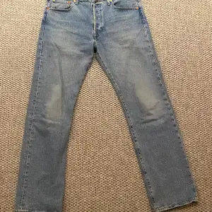 Levis 501 i bra skick 