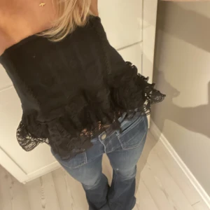 Bandu topp - As nice bandu topp med volanger och spets 💓