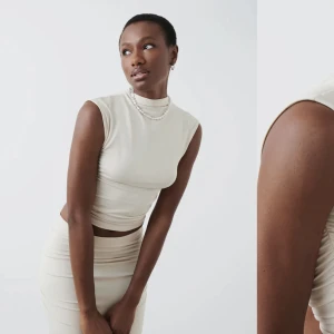 En jättefin mjuk tröja/topp! - Den är jättebra skick, kommer inte till användning.