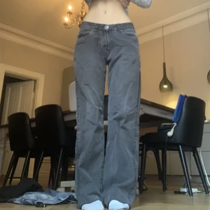 Gråa jeans  - Jättesnygga baggy, innerbenslängd 78, midjebredd 38😇😇