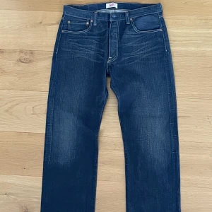Vintage Levi's 501 Straight Leg - Storlek: W 34 L 30 (Medium / Large) Midjebredd: 44 cm Längd: 105 cm Benbredd: 22 cm 