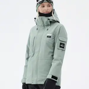 Säljer nu denna fina jacka, perfekt för slalom/snowboard åkning.  Skriv för mer information och bilder💓