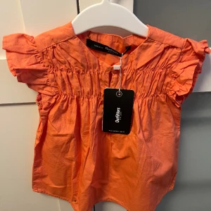 Top - Orange top 