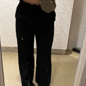 Kostymbyxor - Säljer ett par kostymbyxor från PIECE i st. xs då jag inte använder dem och endast tar plats i garderoben! Ordinarie pris- 380kr prislapp är kvar!