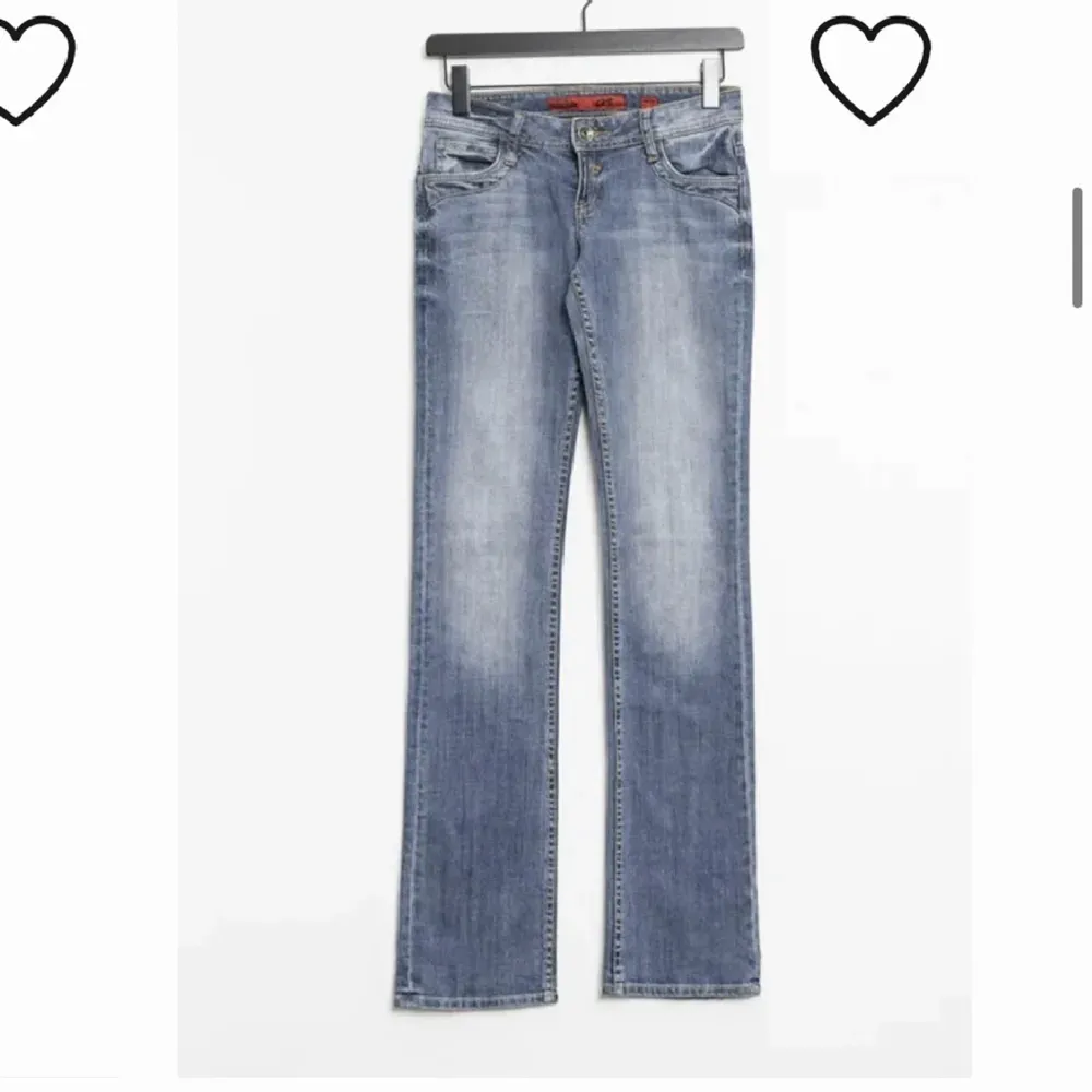 Ett par as snygga lågmidjade jeans som är i stl 36. Köpte dom på pre owned zalando men var inte riktigt min smak. Dom är i bootcut skulle jag säga. Om ni vill se bilder med jeansen på är det bara att skriva. Jeans & Byxor.