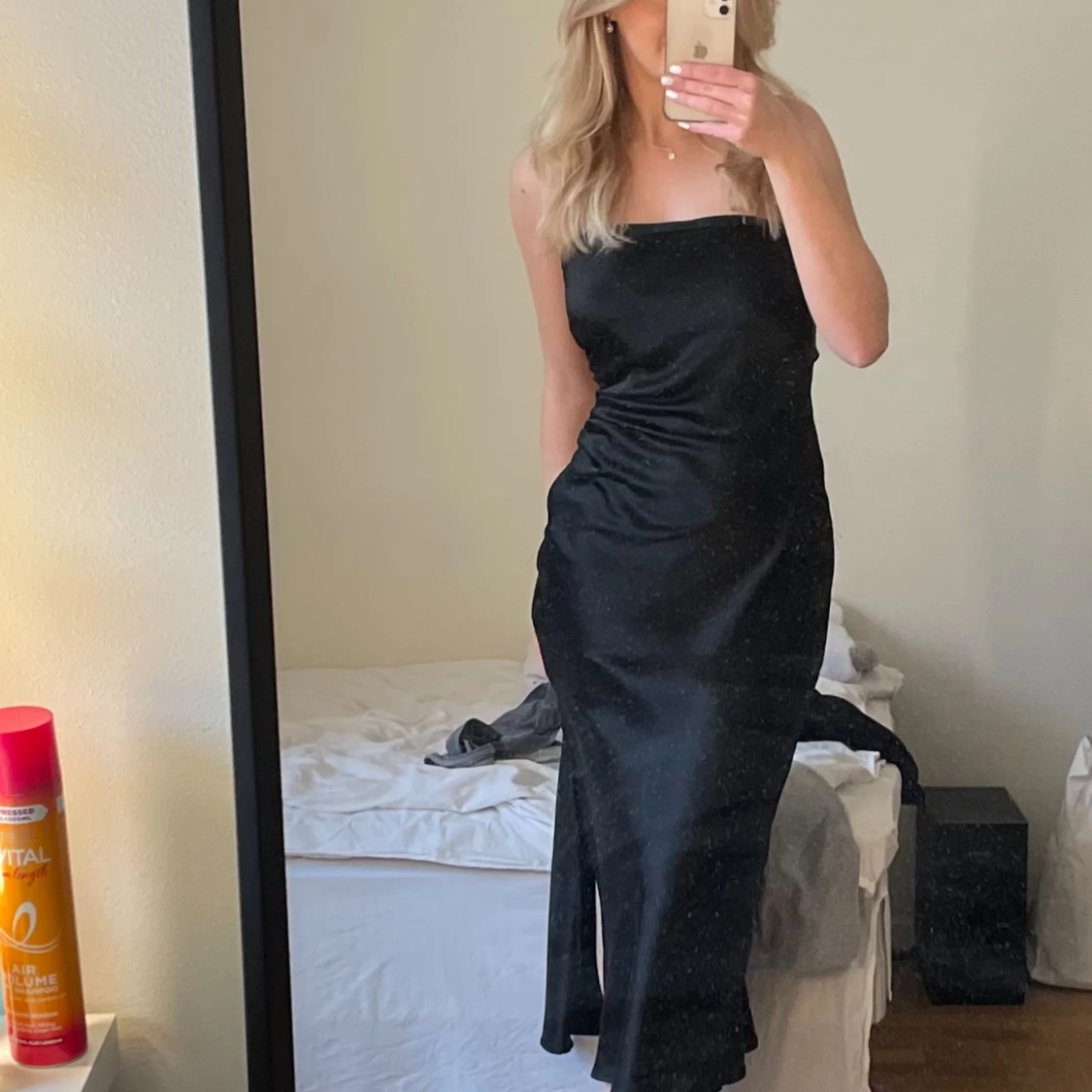 Svart satinklänning från Zara - 90