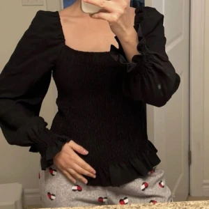 Blus  - Helt ny blus använt den en gång passar perfekt till fester eller varma dagar. 