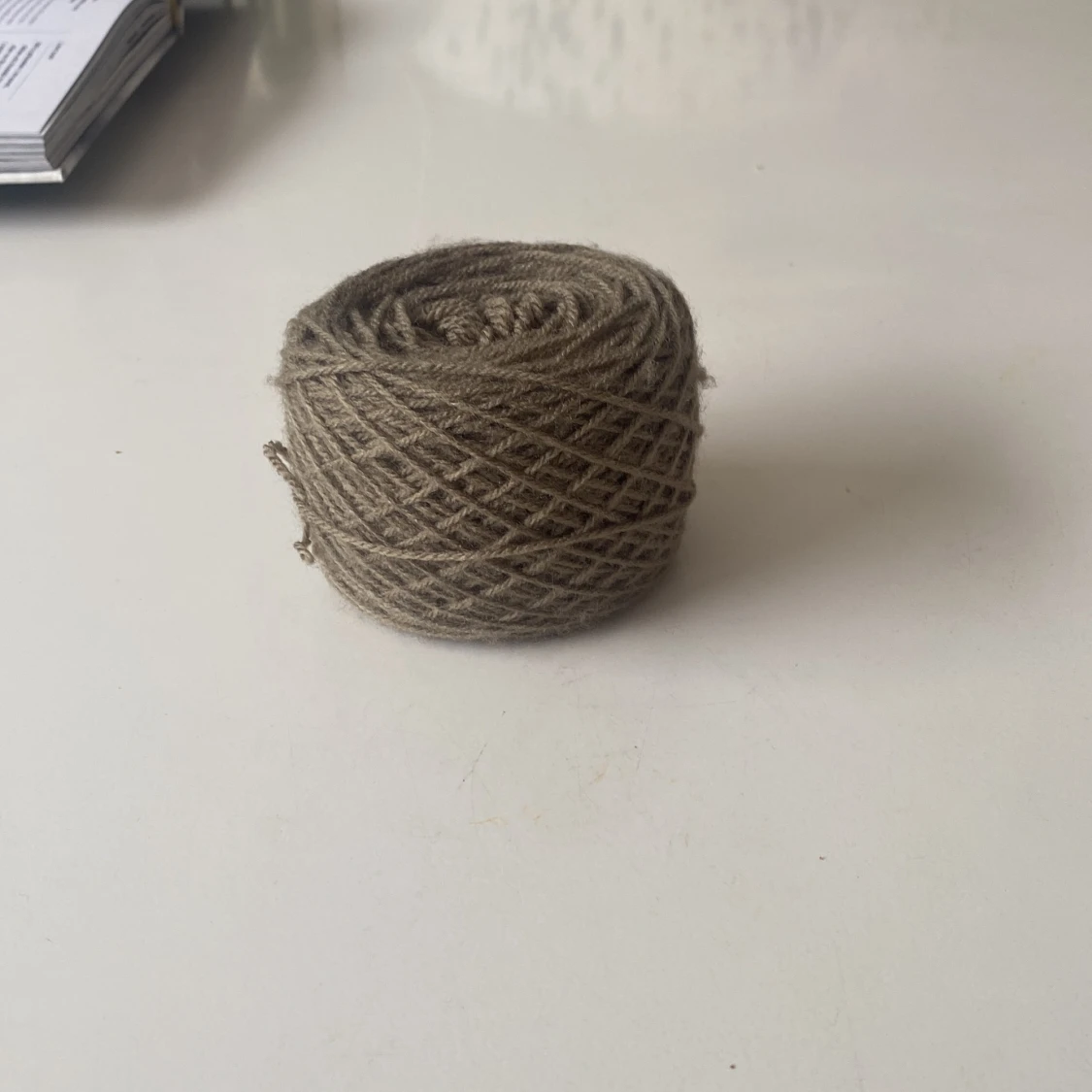 Brun-grått garn - 90