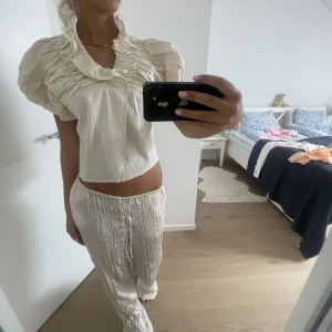 Blus nakd - Beige fin blus från nakd. 200 inkl frakt 