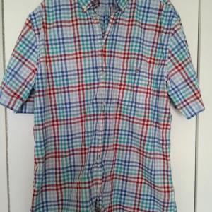 GANT rutig pike skjorta  - Snygg GANT kortärmad skjorta i storlek Large.herr 