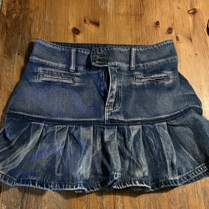 Y2k kjol - Från shein, aldrig använd då den va för stor!  Använd gärna ”köp nu” Midjemåttet är 79 cm❤️