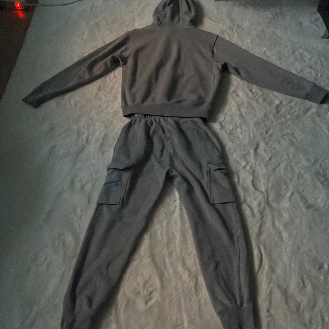 Nike sett gråa storlek på XS på både byxa och hoodin  - 90