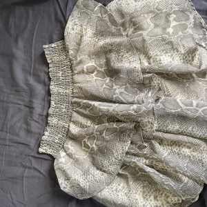 Söt kjol - Använd 3 ggr. Vet inte vart dne är ifrån. 