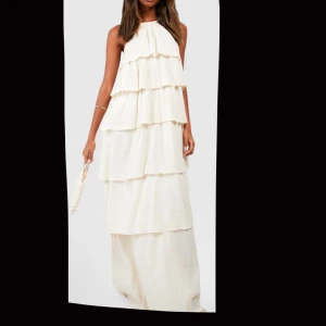 Långklänning  - Denna fina klänningen har tyvärr inte kommit till användning för mig. Priset kan diskuteras❣️skriv för mer frågor eller bilder