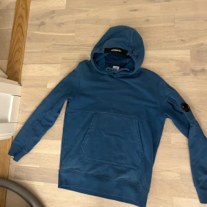 Cp company hoodie  - Cp company hoodie Andvänd fåtal gånger inga fläckar eller hål storlek m 