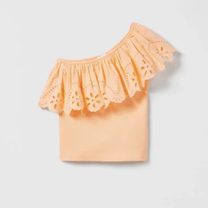 Topp från zara  - Väldigt populär enarmad topp från zara. Aldrig använd med lappen kvar. Säljer då den inte kommer till användning och kan inte skicka tillbaka. 