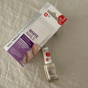 Whietning nail  - Med den här produkten får du vita naglar som kan blivit missfärgade osv🤍Den är helt oanvänd och ej öppnad☺️Pris: 40kr