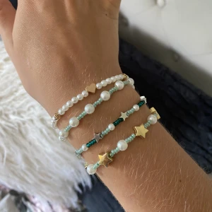 Pärlarmband  - Säljer dessa fina pärlarmbanden som jag har gjort🌸🌸Alla på bilden kostar 35kr/styck. Frakt tillkommer på 15kr!