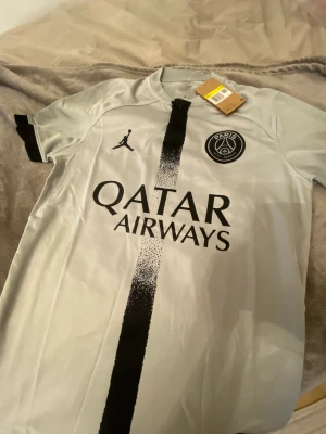Psg tröja - I storlek S helt ny, lappen sitter kvar. Priset kan prutas lite i dm