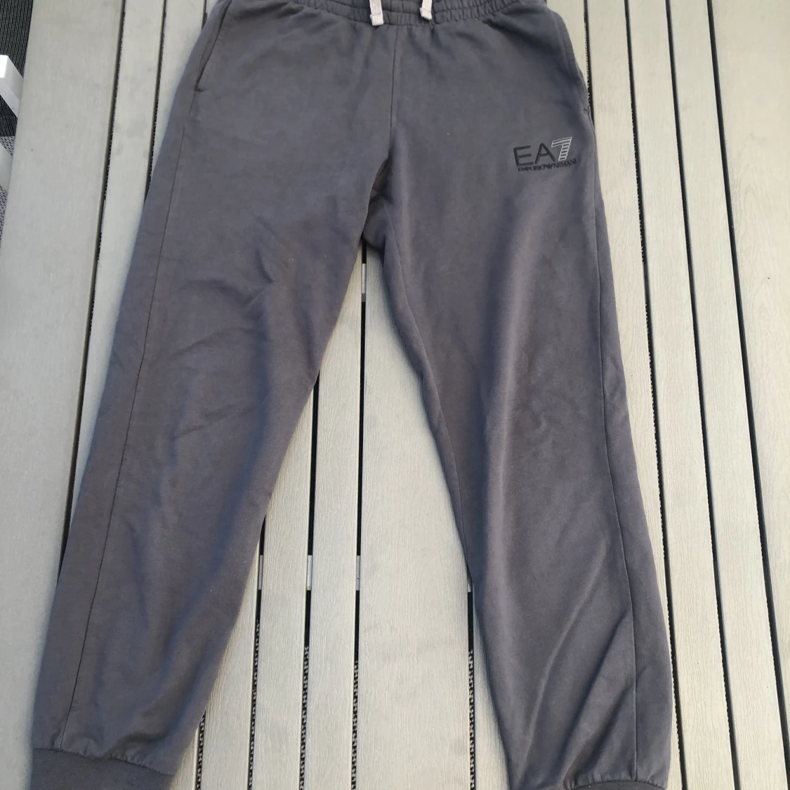 Ea7 mjukisbyxor