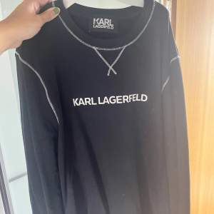 Svart sweater från Karl lagerfeld, använd ett fåtal gånger, köpt ny