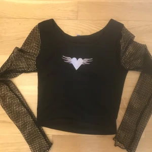 Jätte gulligt gothic top - Jätte gullig top använd ca en gång så i bra skick från yesstyle 