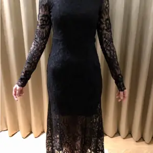 Brand New &Other Stories dress with open back (borrowed pics)