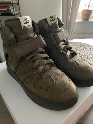 Isabel Marant sneakers  - I jättefint skick! Stl 38, 100 % leather.  Nypris 4700 kr,