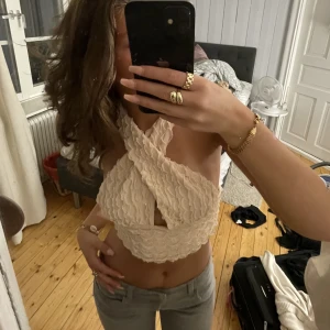 Festtopp - Superfin festtopp med öppen rygg som tyvärr är lite för stor för mig. 