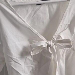 Vit topp - Söt topp som man knyter med band♡