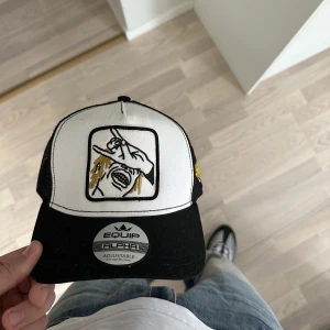 Keps - Tja säljer nu min aldrig använda travis scott keps då jag aldrig använder den:)