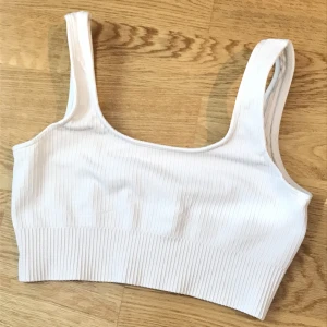 Sport bh - Sport bh från aimn, bra skick. Säljer pga för liten.