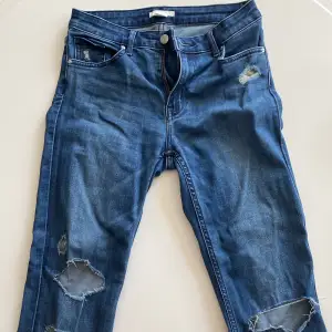 Ripped jeans, de är begagnade men har alldrig använt dem själv.