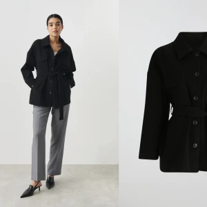 Jacka/kappa  - En jätte fin kappa som inte kommer till användning då jag inte har något att matcha den med. Har aldrig använt den, köpte den för 600 kr säljer för 400. Pris kan diskuteras 