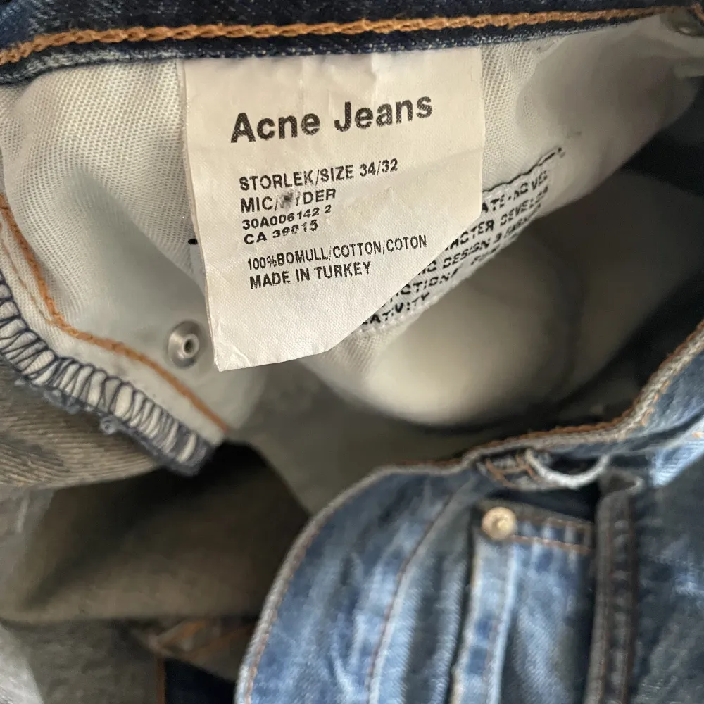 Acne Jeans med rak passform. Bra skick och snygg tvätt. Storlek 34/32. Jeans & Byxor.