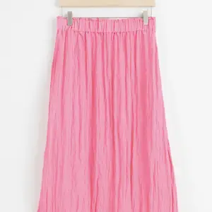 superfin rosa långkjol från Lindex i strl S! Slutsåld i alla storlekar online. Jag köpte min av ordinarie pris 399:- och säljer för 279kr 