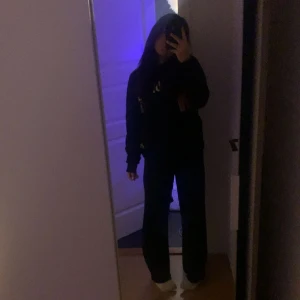 Hoodrich Hoodie - Oanvänd (bara använd för bilderna), storlek S/M,  I bra skick, inge fel med den jag använder den bara aldrig. 