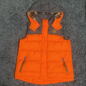 West peak väst  - Väst jätte bra kvalitet Pris kan diskutera vid snabb affär