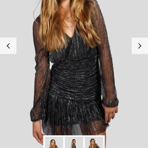 Nyårs klänning - Super snygg glitterklänning från meet me there, ”night fever” dress black. Köpte förra året och den är helt slutsåld nu, helt oanvänd då den kom efter nyår tyvär. Köpte för ca 790kr + frakt 100kr🙏🏼💕