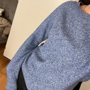 Stickad tröja  - Stickad tröja från vero Moda. 