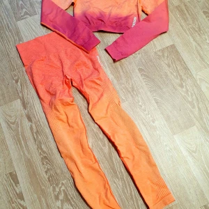 Gymshark ombré - Superfint set från Gymshark i stl s. Använda 2-3 gånger så det är i väldigt fint skick.