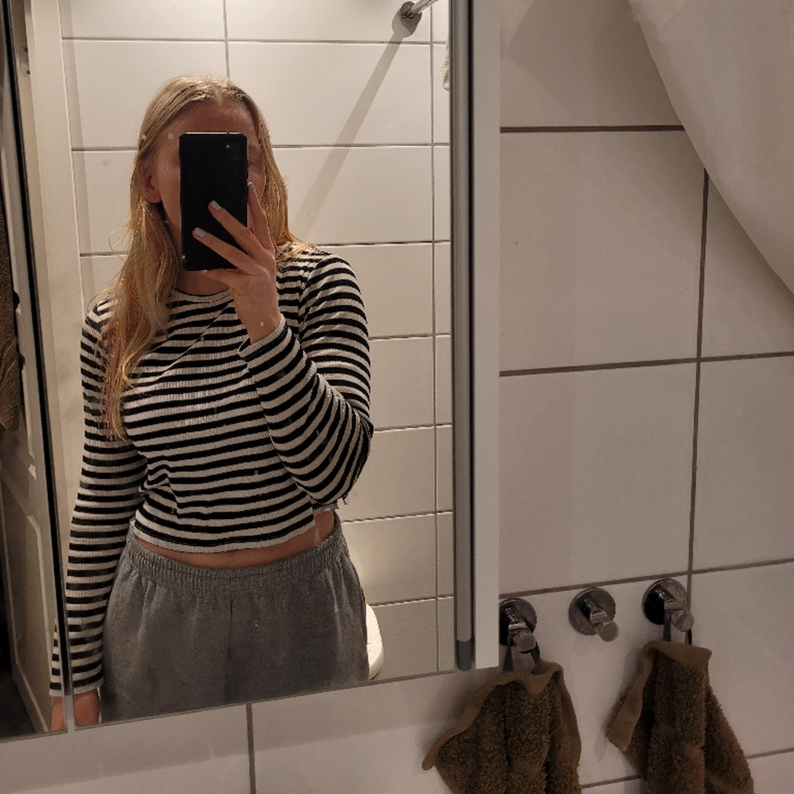 Svart/vit långärmad tröja