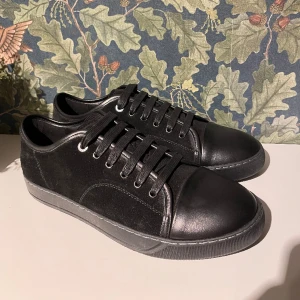 Lanvin skor - Tjenare! Säljer ett par helt nya lanvins (skick 10/10) priset kan diskuteras vid snabb affär! (Inget og tillkommer) Tveka inte att skriva vid minsta fundering                                /MVH Karl sture