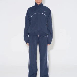 Tracksuit från Nicki Studios - Som ny! Strl XL. Byxa + jacka