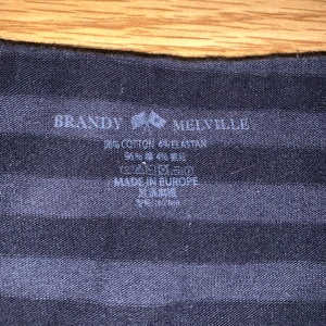 brandy melville t-shirt - Brandy melville t-shirt, använd endast 2-3 gånger💗 skriv vid frågor kontakta före köp💗💗
