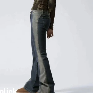 Weekday jeans - Säljer dessa as coola jeans från weekday! Använt men har bara en liten defekt på baksidan av ena benet!