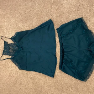 Pyjamas - Säljer en jättefin pyjamas från New yorker, använd få gånger❤️