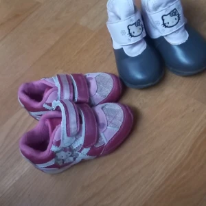 Jätte fint och bra skick skor str 23 - Jättefin skor för flicka str 23. Från Hello Kitty. Pris 80 kr båda tva.Välkommen